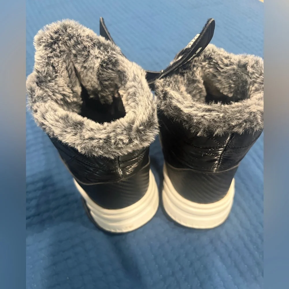 Black Kids Winter Boots size 3 Good condition
